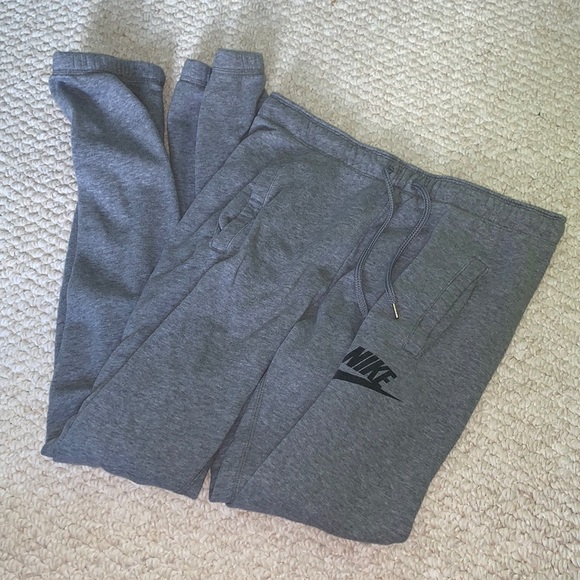 Nike Sweatpants - Picture 1 of 3